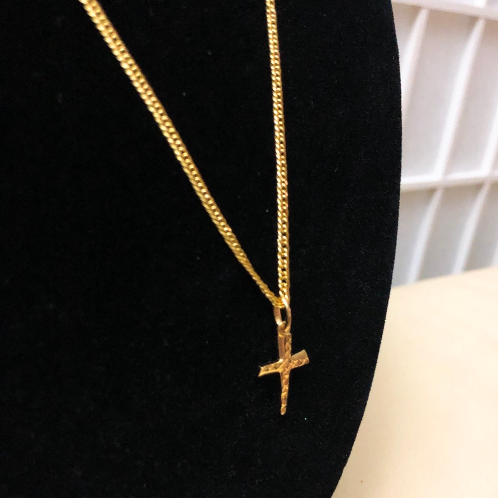 18k Genuine Gold Lulu Cross 3D Necklace - Picture 4 of 5